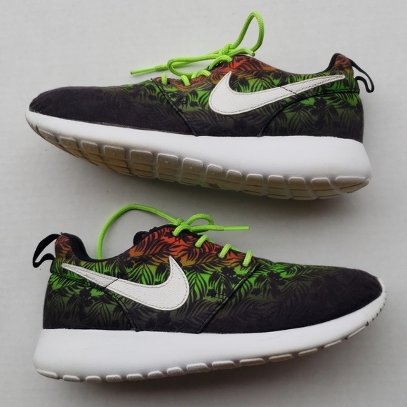 Nike Roshe One Palm Tree Print Sneakers - Picture 2 of 13
